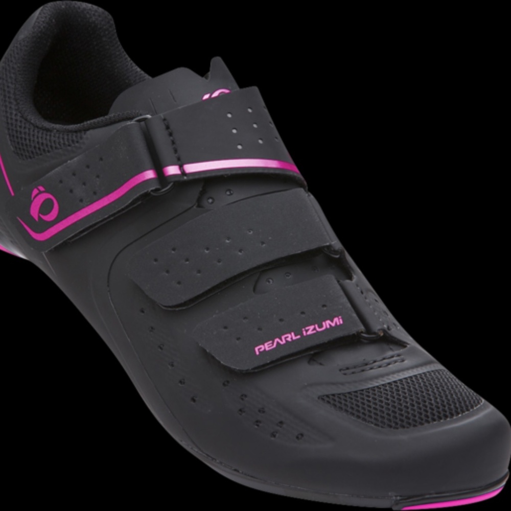Pearl Izumi Women's Select Road v5 Studio (Cycling Shoes)- Black with pink trim
